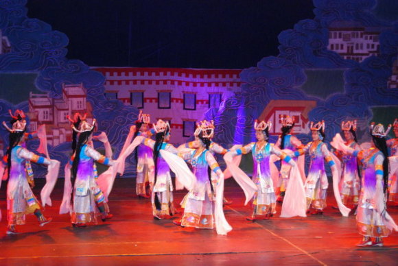 《幸福在路上》 唐卡藝術(shù)與舞臺(tái)表演的千年對(duì)話